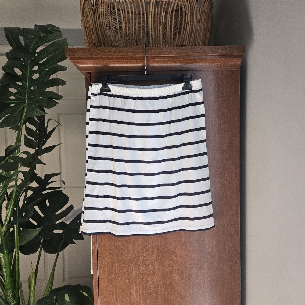 White Skirt With Black Stripes - Picture 2 of 2